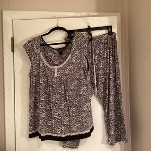 Elegant Rene Rofe Black and Pink Floral Pajama Set.  Sz L.